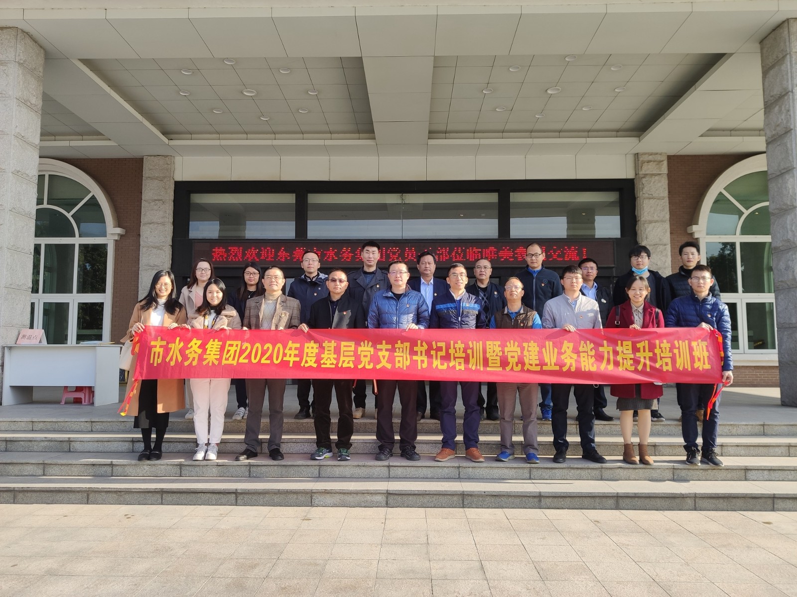 06-圖注:開展唯美陶瓷公司學習黨建經(jīng)驗現(xiàn)場教學.jpg 06-圖注:開展唯美陶瓷公司學習黨建經(jīng)驗現(xiàn)場教學.jpg