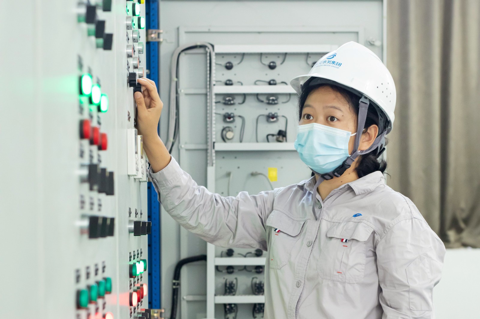 時(shí)小妮A面.jpg 時(shí)小妮A面.jpg