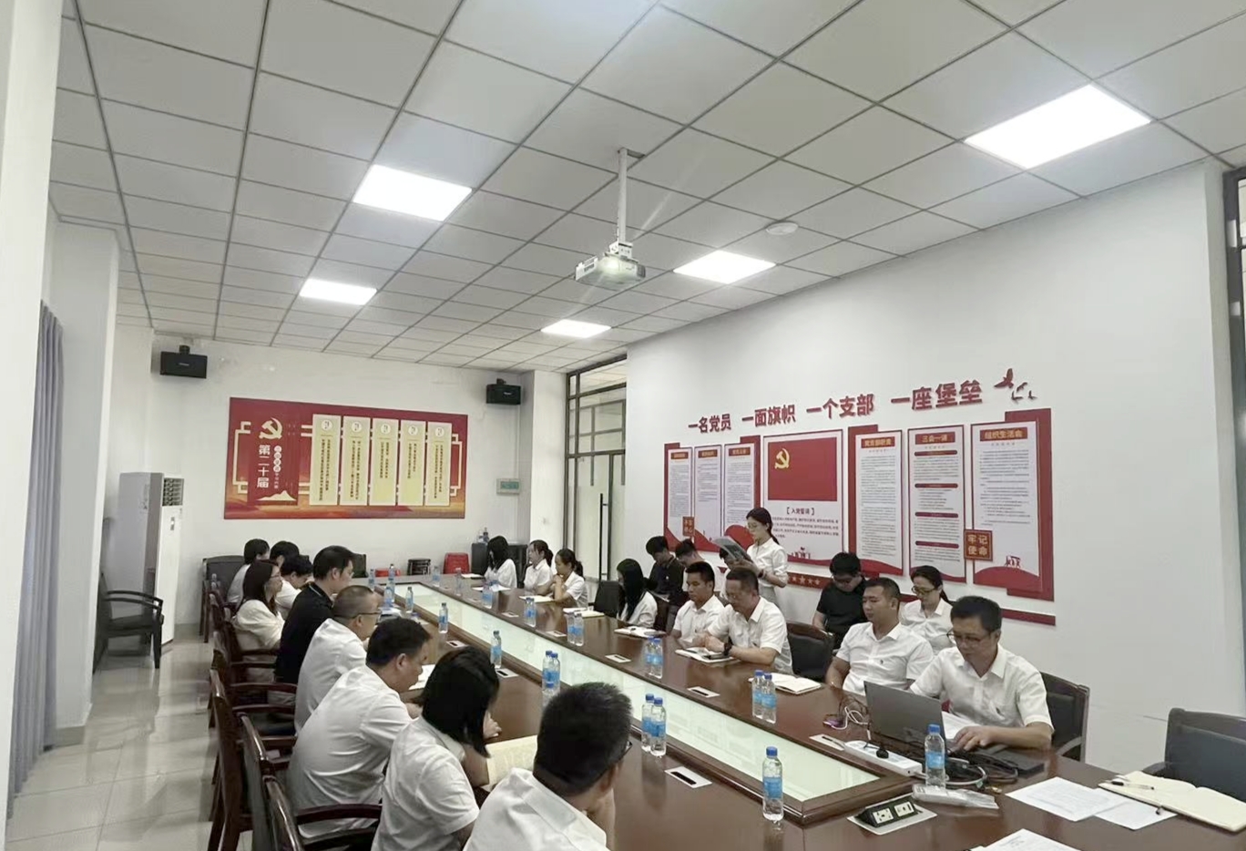 3. 眾源公司黨支部組織全體黨員及關鍵崗位干部開展分享交流。.jpg